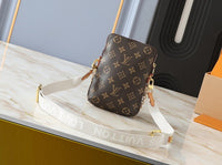 Monogram Crossbody Pochette Chain Bag Hand Bag Shoulder Bag Daily Stuff