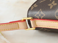 LV Women  Pochette Monogram Bag Daily Stuff