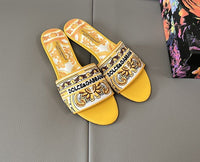 Sliders with embroidered majolica pattern Daily Stuff