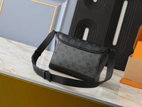 pulse messenger Eclipse Monogram hand bag Daily Stuff