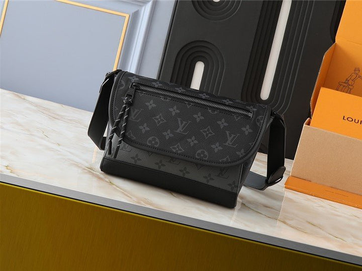 pulse messenger Eclipse Monogram hand bag Daily Stuff